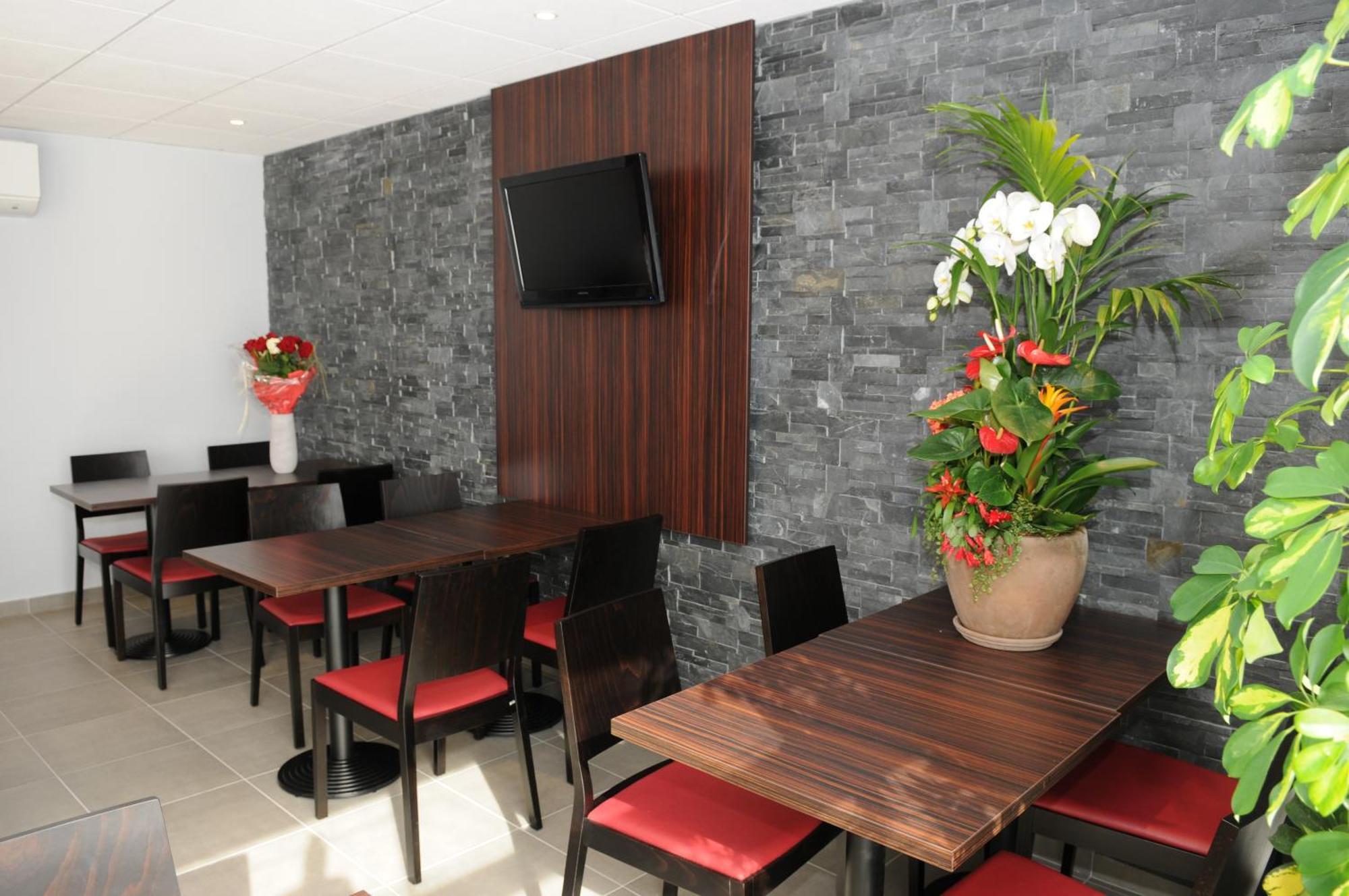 Hotel The Originals City, Pont Rouge 3*