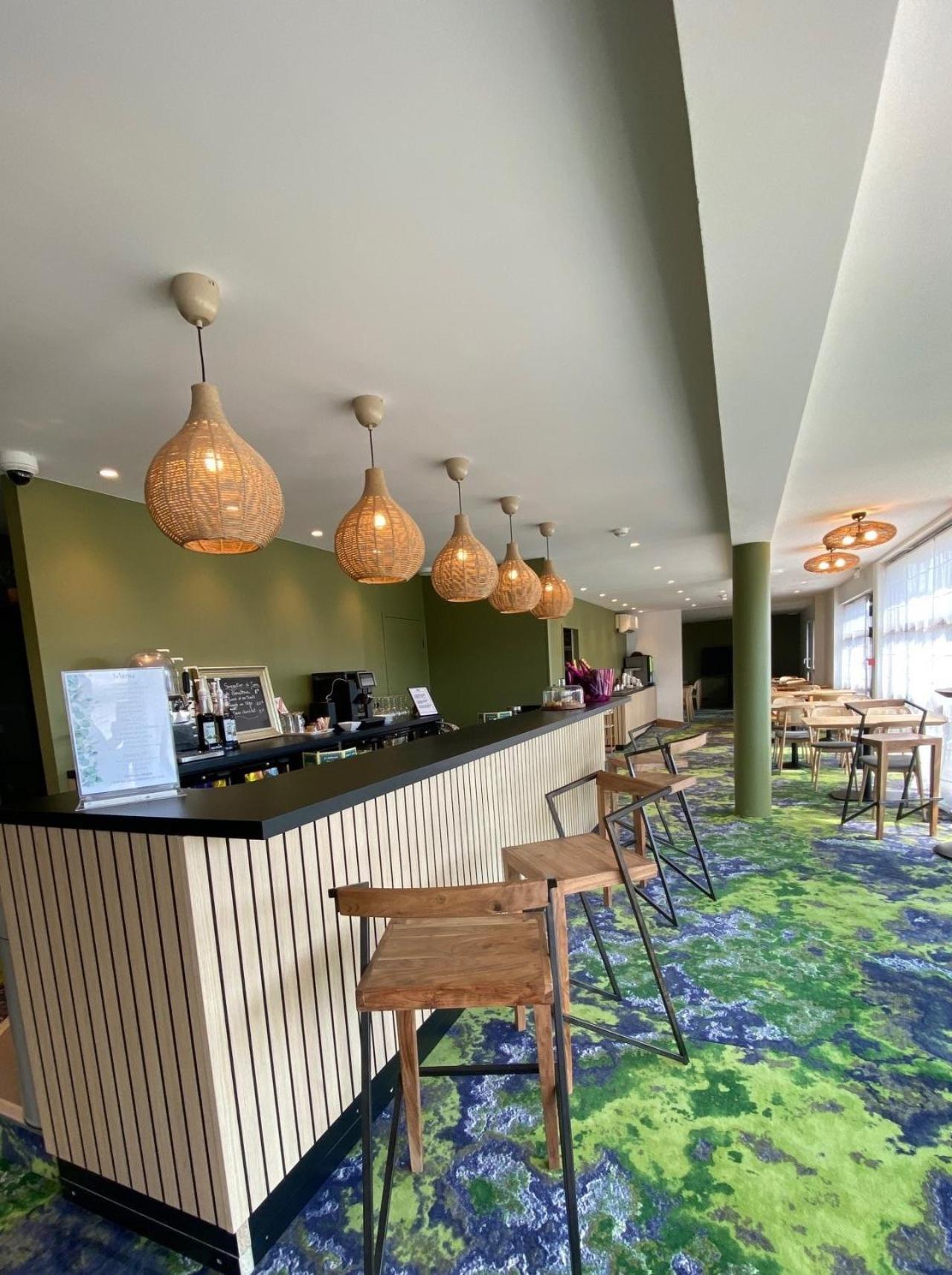 Hotel Pont Rouge ,